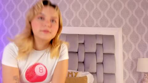 Snapshot of sara__williams chatting on 03-11-25, 03:37 Sara online show from 03-11-25, 03:37