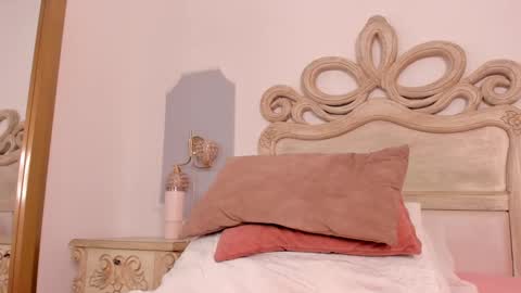 Snapshot of sara__williams chatting on 09-24-25, 03:54 Sara online show from 09-24-25, 03:54