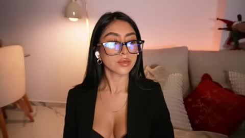 Snapshot of sara_albrecht chatting on 12-18-25, 03:34 Sara online show from 12-18-25, 03:34