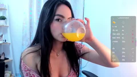 Snapshot of sara_alvarez_ chatting on 10-14-25, 04:13 Sara  online show from 10-14-25, 04:13
