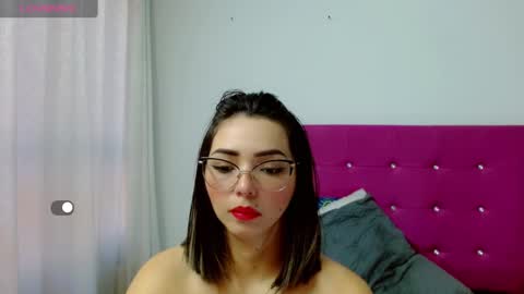 Snapshot of sara_arias00 chatting on 09-23-25, 01:25 Sara online show from 09-23-25, 01:25