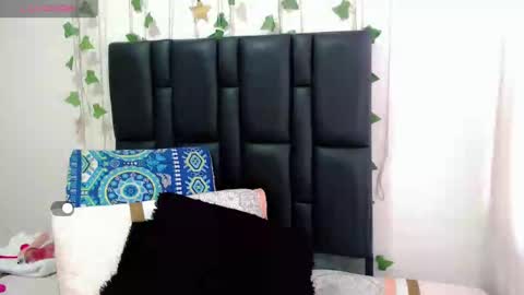 Snapshot of sara_arias00 chatting on 09-29-25, 12:54 Sara online show from 09-29-25, 12:54