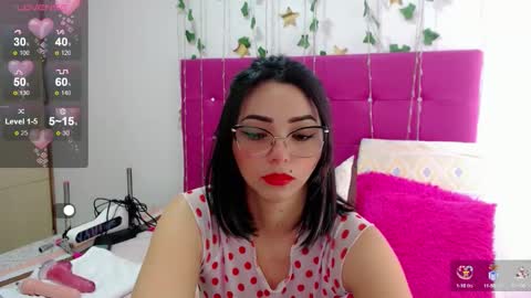 Snapshot of sara_arias00 chatting on 10-13-25, 01:44 Sara online show from 10-13-25, 01:44
