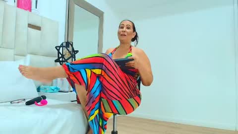 Snapshot of sara_bigass__ chatting on 06-07-26, 12:15 sara online show from 06-07-26, 12:15