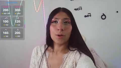 Snapshot of sara_blum_ chatting on 06-06-26, 03:44 SARA online show from 06-06-26, 03:44