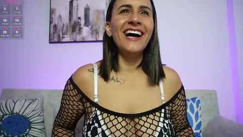 Snapshot of sara_charmy chatting on 03-05-25, 11:17 online show from 03-05-25, 11:17