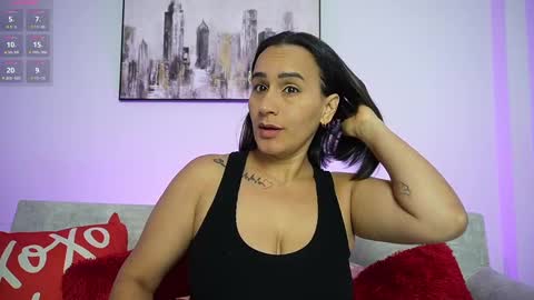 Snapshot of sara_charmy chatting on 03-08-25, 11:05 online show from 03-08-25, 11:05