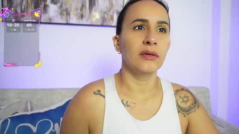 Snapshot of sara_charmy chatting on 10-01-25, 10:54 online show from 10-01-25, 10:54