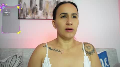 Snapshot of sara_charmy chatting on 10-09-25, 11:19 online show from 10-09-25, 11:19