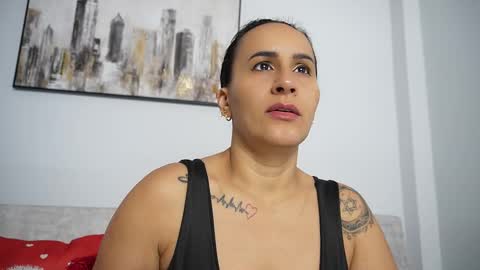 Snapshot of sara_charmy chatting on 10-13-25, 12:05 online show from 10-13-25, 12:05