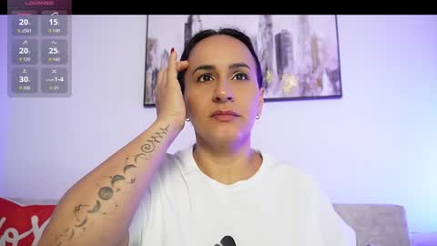 Snapshot of sara_charmy chatting on 10-22-25, 11:21 online show from 10-22-25, 11:21