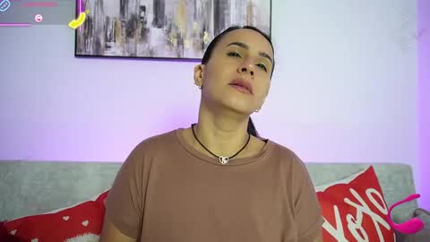 Snapshot of sara_charmy chatting on 11-30-25, 11:47 online show from 11-30-25, 11:47