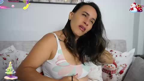 Snapshot of sara_charmy chatting on 12-16-25, 11:04 online show from 12-16-25, 11:04