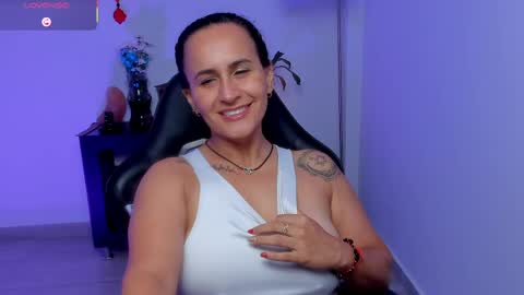 Snapshot of sara_charmy chatting on 06-06-26, 11:42 online show from 06-06-26, 11:42