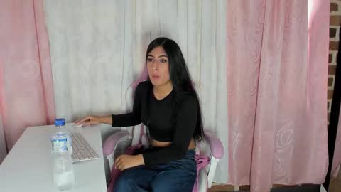 Snapshot of sara_cloudy chatting on 11-11-25, 02:39 Sara online show from 11-11-25, 02:39