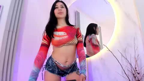 Snapshot of sara_conde chatting on 03-08-25, 06:43 YENIFER online show from 03-08-25, 06:43