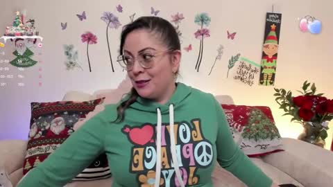 Snapshot of sara_crowe chatting on 12-14-24, 06:13 Sara Crowe online show from 12-14-24, 06:13