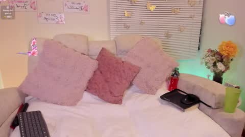 Sara Crowe online show from 02-12-26, 07:47