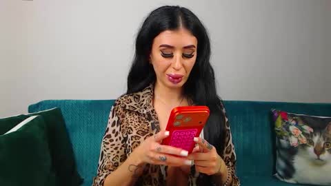 Snapshot of sara_daisy chatting on 01-14-26, 06:02 Im Sara I am happy to be here online show from 01-14-26, 06:02