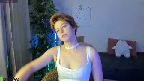 Snapshot of sara_frayy chatting on 09-16-25, 12:44 Sarah online show from 09-16-25, 12:44