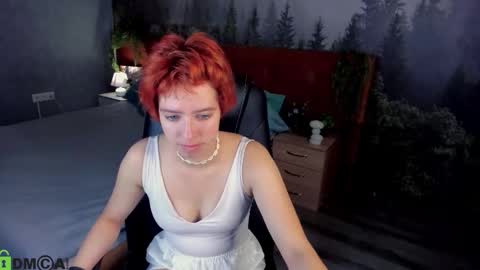Snapshot of sara_frayy chatting on 09-17-25, 12:34 Sarah online show from 09-17-25, 12:34