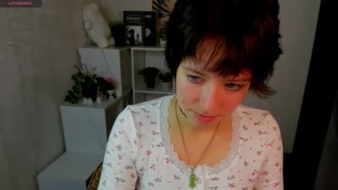 Snapshot of sara_frayy chatting on 10-08-25, 01:58 Sarah online show from 10-08-25, 01:58