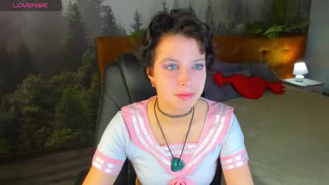 Snapshot of sara_frayy chatting on 10-20-25, 12:55 Sarah online show from 10-20-25, 12:55