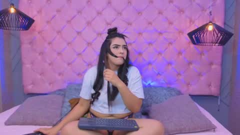 Snapshot of sara_horney_ chatting on 05-22-26, 05:03 sara online show from 05-22-26, 05:03