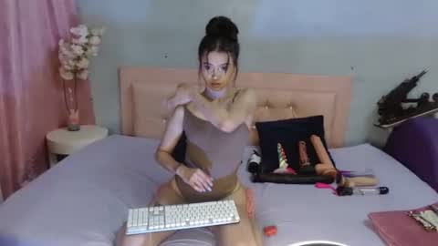 Snapshot of sara_jhons22 chatting on 03-01-26, 12:23 sara_jhons22 online show from 03-01-26, 12:23