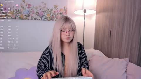 Sara  new account  give me thomb up  Follow me   help me reach 15k followers again   online show from 09-13-25, 11:26