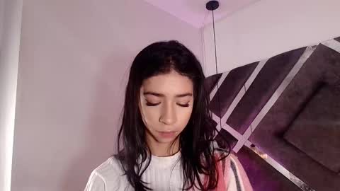 Snapshot of sara_lopee1 chatting on 10-06-25, 11:51 sara_lopee1 online show from 10-06-25, 11:51