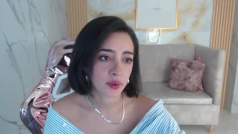 Snapshot of sara_lopez_s chatting on 10-17-25, 01:57 Sara online show from 10-17-25, 01:57