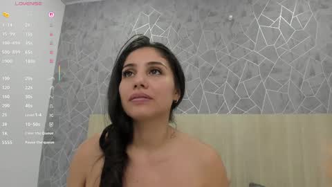 Snapshot of sara_melo chatting on 10-14-25, 11:38 Sara online show from 10-14-25, 11:38