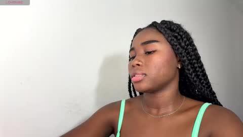 Snapshot of sara_muscle chatting on 11-27-25, 06:59 Sara online show from 11-27-25, 06:59