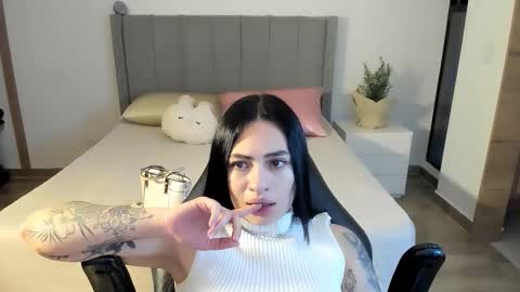 Snapshot of sara_oxford chatting on 12-21-25, 03:24 Sara online show from 12-21-25, 03:24