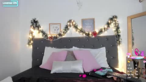 Snapshot of sara_puertaa chatting on 12-15-25, 05:50 Sara online show from 12-15-25, 05:50