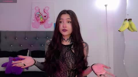 Sara online show from 10-27-25, 05:06