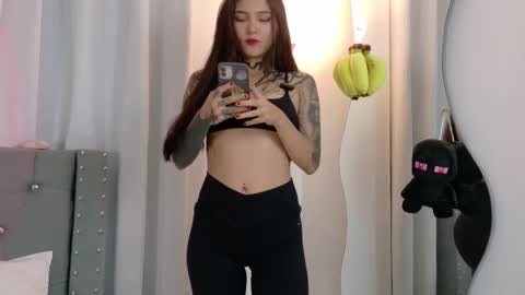 Snapshot of sara_queen9 chatting on 01-10-26, 02:46 Sara online show from 01-10-26, 02:46