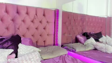 Snapshot of sara_ramirez0 chatting on 09-11-25, 12:00 sara_ramirez0 online show from 09-11-25, 12:00