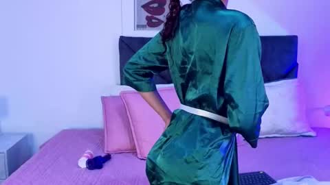 sara  online show from 09-18-25, 02:08