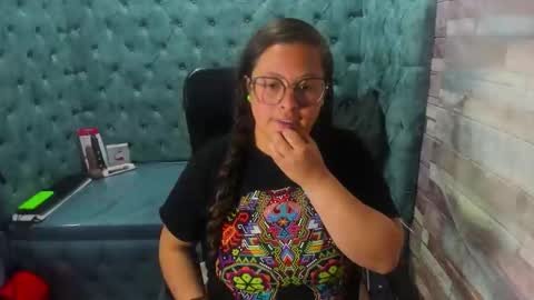 sara_thonson_ online show from 04-15-26, 04:41