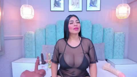 Snapshot of sara_vanegas1 chatting on 01-08-25, 06:52 Sara online show from 01-08-25, 06:52