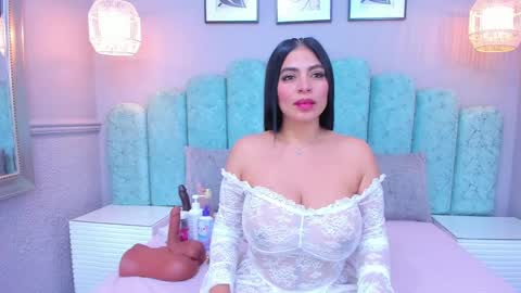 Snapshot of sara_vanegas1 chatting on 01-14-25, 05:23 Sara online show from 01-14-25, 05:23