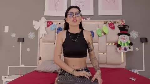 sara online show from 11-25-25, 03:06