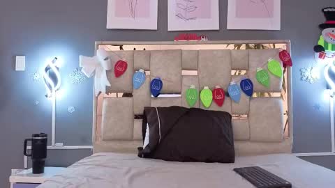 sara online show from 12-23-25, 03:04