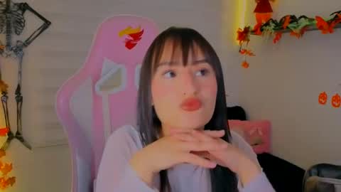 Sarah Ramirez online show from 10-18-25, 05:10