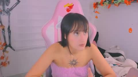 Sarah Ramirez online show from 10-26-25, 11:53