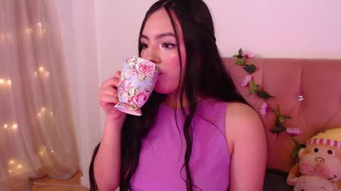 Snapshot of saraa_swett chatting on 01-31-25, 03:22 online show from 01-31-25, 03:22