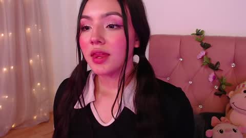 Snapshot of saraa_swett chatting on 02-05-25, 08:35 online show from 02-05-25, 08:35