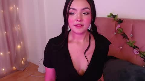 Snapshot of saraa_swett chatting on 02-14-25, 05:57 online show from 02-14-25, 05:57